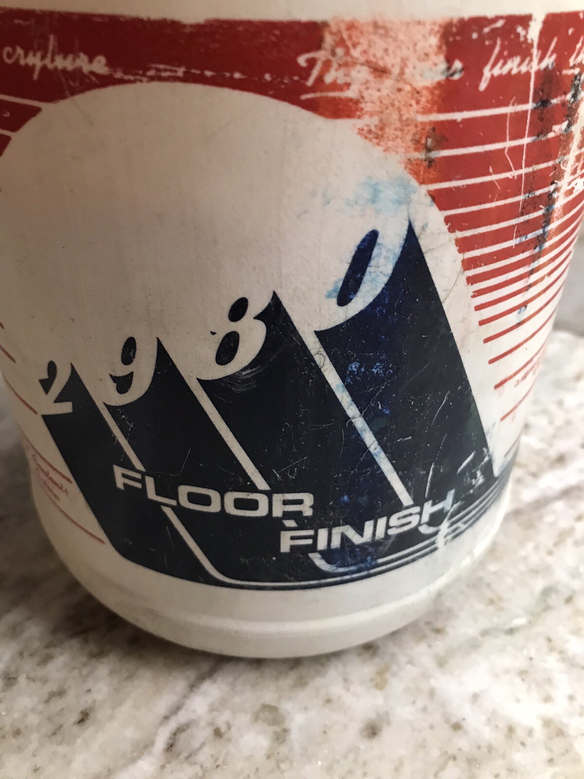 Floor Finish 1 Gallon 3/4 Full. Acabado para Pisos 1 Gallon -3/4 Lleno.
