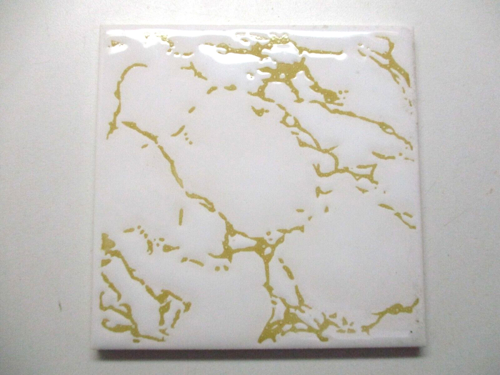 1 Wall Tile Johnson England 4-1/4″ Gloss Mustard Yellow Veins Off White Ceramic