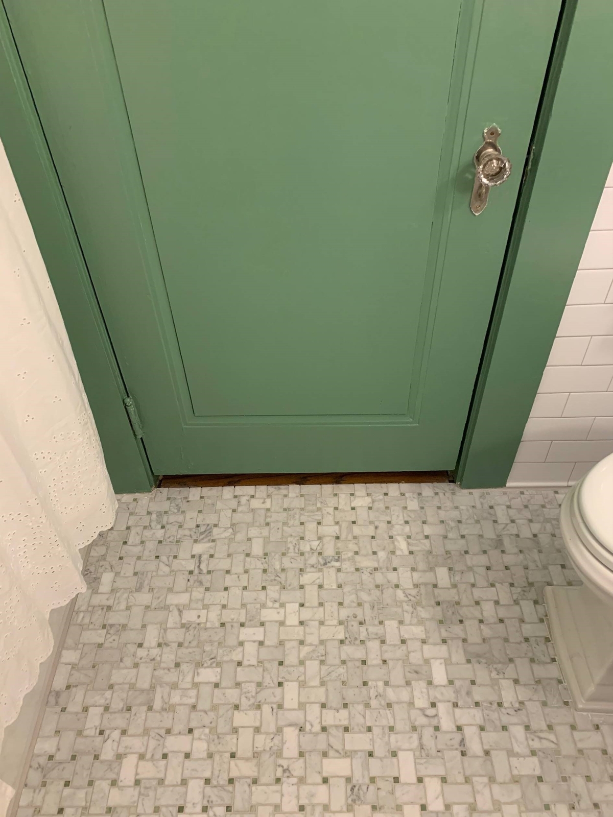 C652XH White Carrara Marble 1×2 Basketweave Mosaic Tile Green Dots Honed
