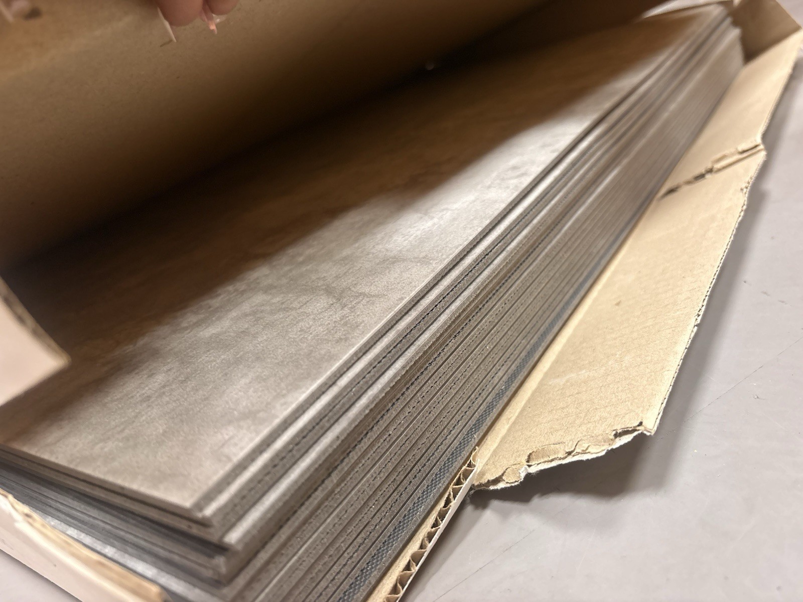 12”x24” Gray Concrete Look Dryback Vinyl Flooring Tile 3mm ( New)