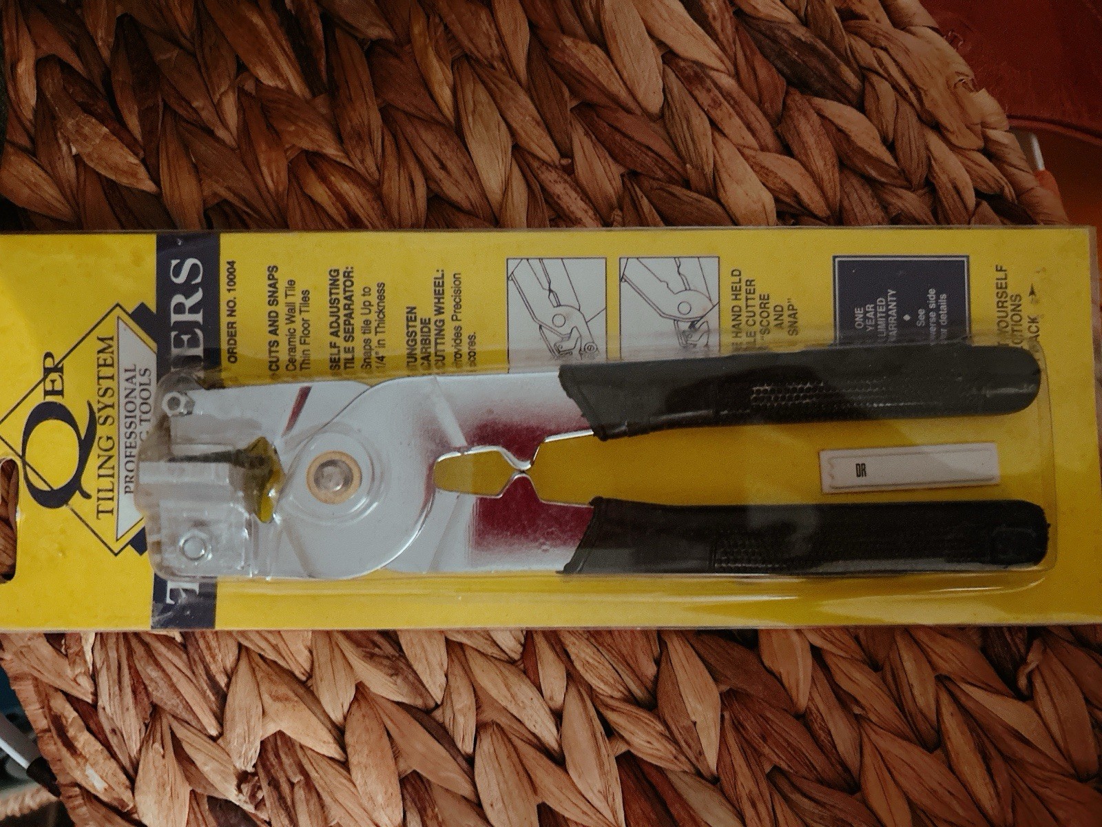 QEP tile pliers, model 10004, designed for scoring and snapping ceramic tiles