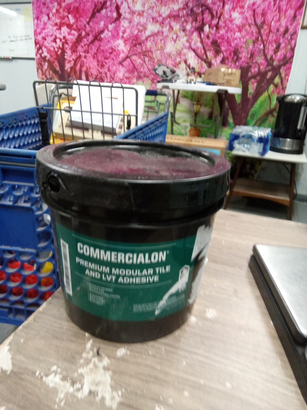Commercialon Premium Modular Tile & LVT Adhesive 1 Gal. 9072