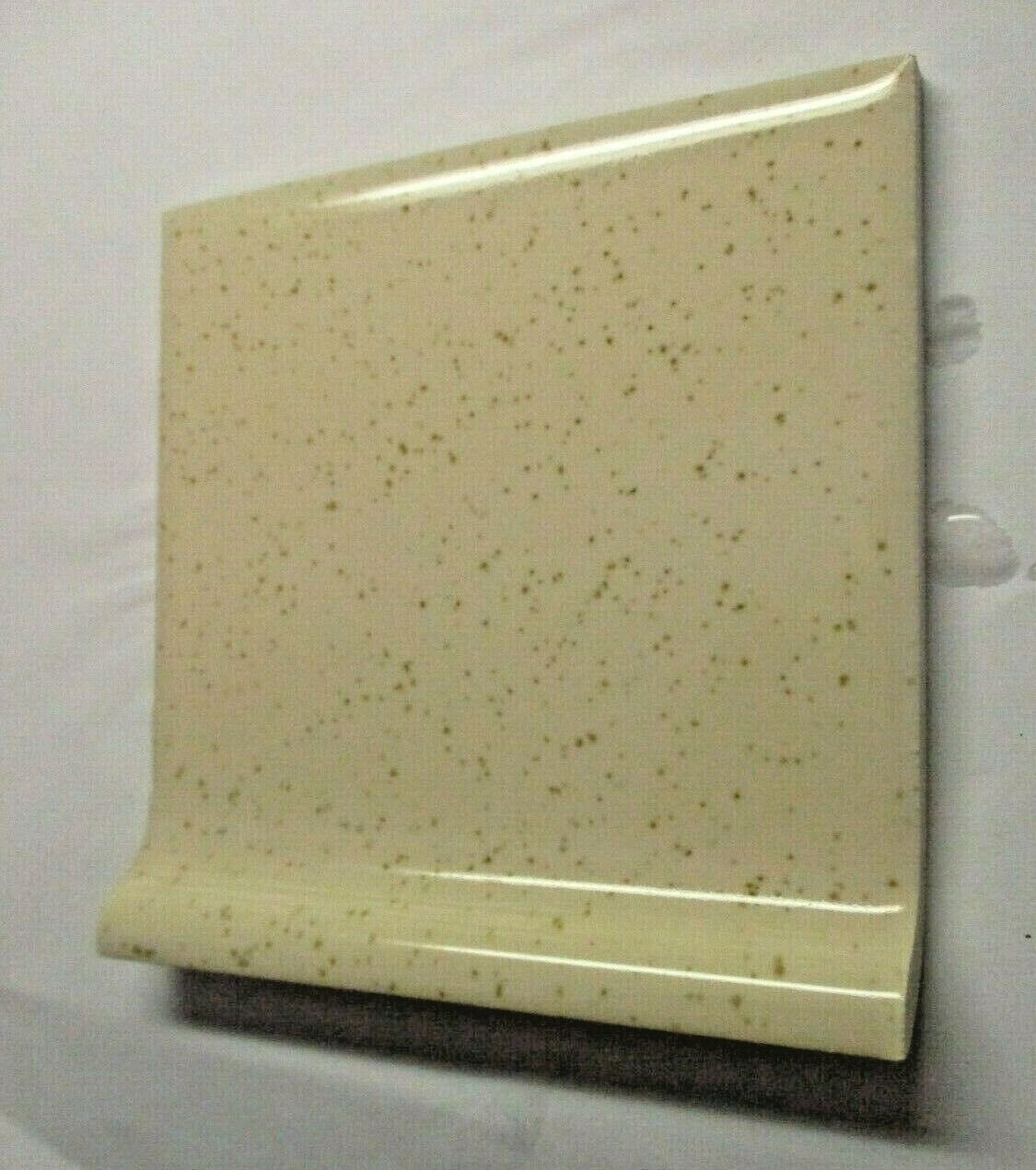 1 Wheeling Cove Base Wall Tile US 4-3/8″ Gloss Oatmeal Brown Specks on Beige MCM