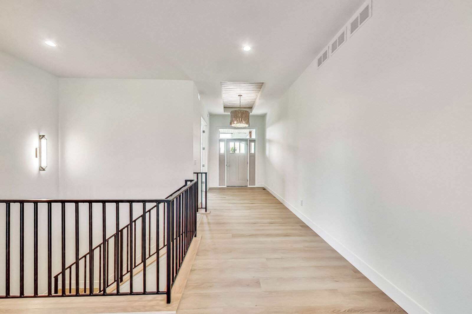 8mm Sheridan Luxury Vinyl WPC Plank With IXPE Rubber Pad Sample