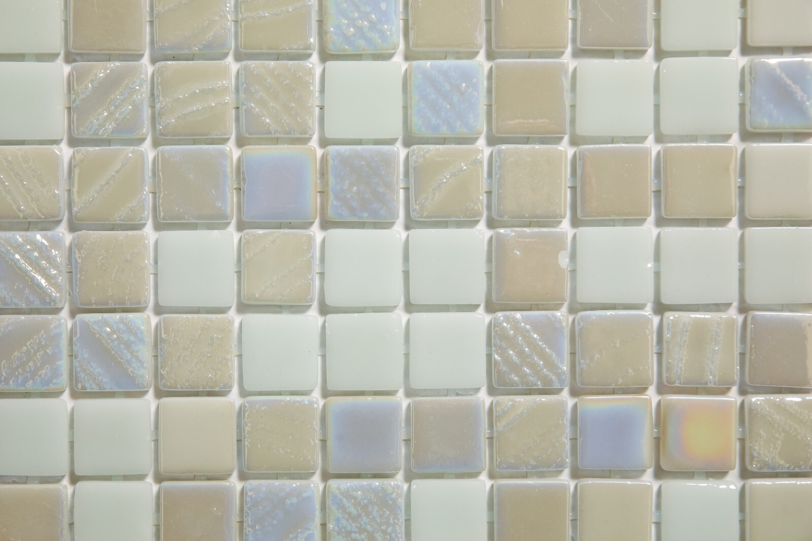 Pressed Glass Mosaic on Pool Net 32.5×51.5 – Alves Blend White Pool