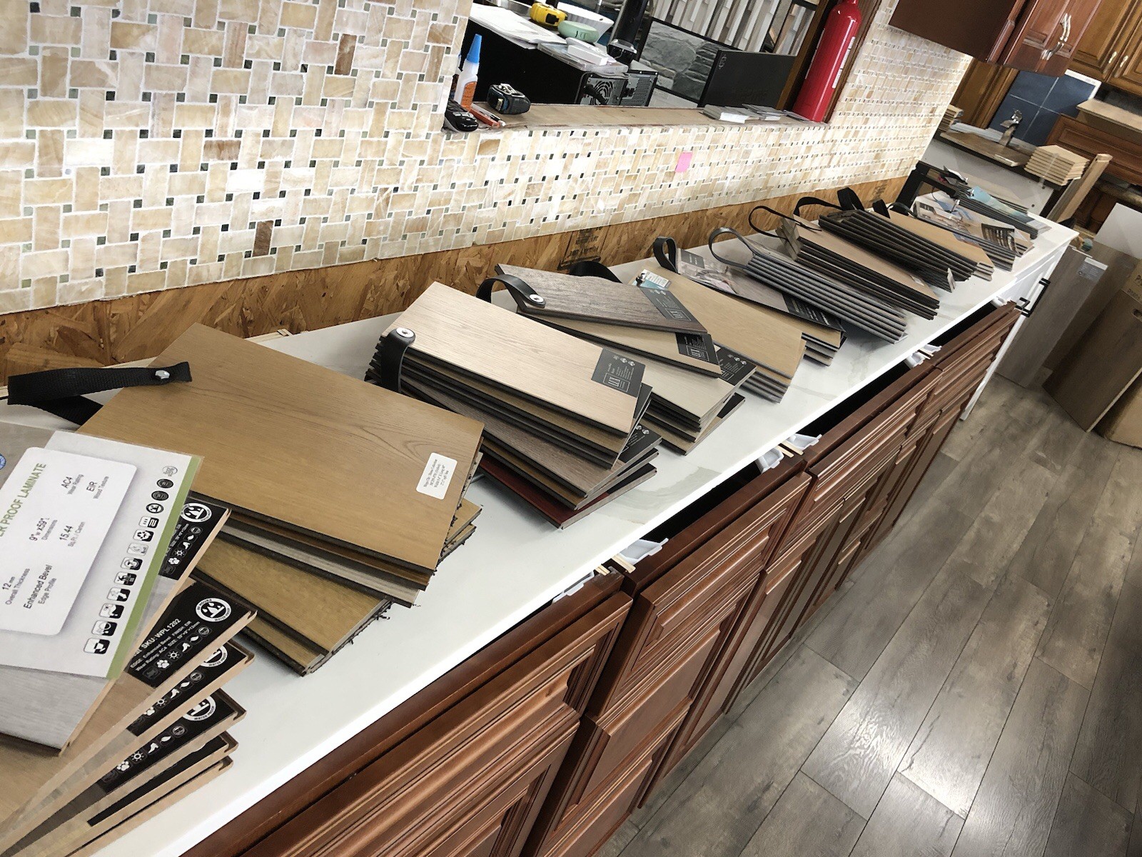 Laminate Vinyl SPC Tile Wood Flooring Luxury Water Proof Scratch Proof