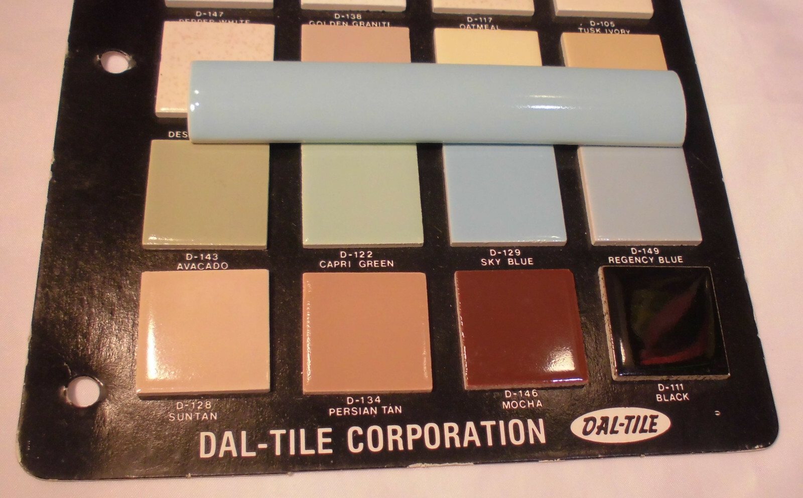 1 pc. *Sky Blue* Ceramic Outside Corner / Quarter Round Tile 1″ X 6″ NOS
