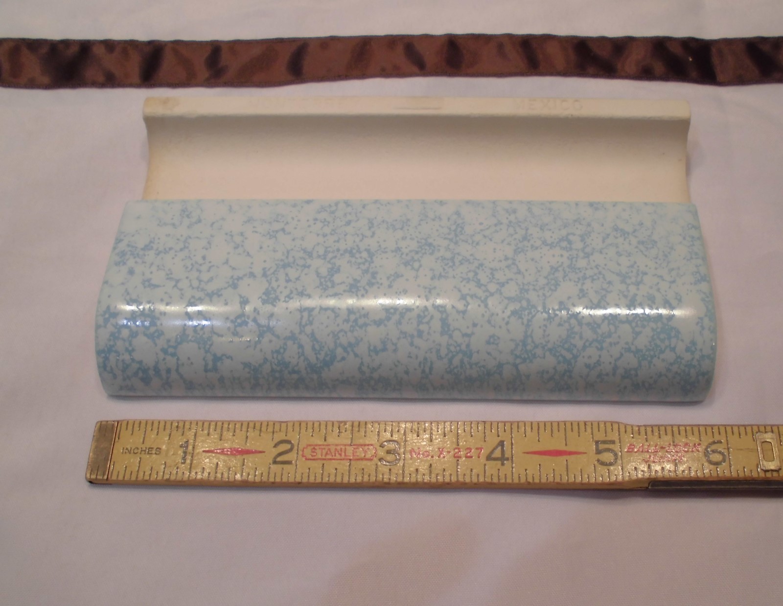 1 pc. 2″ X 6″ Vintage *Molted Baby Blue* Ceramic Mudd Radius Bullnose Tile “NOS”