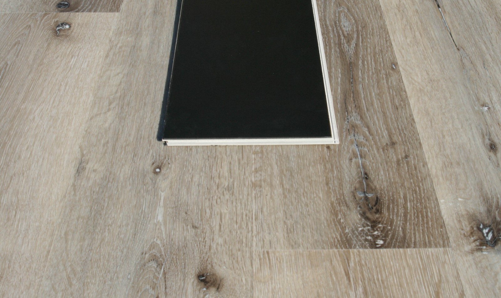 Scandia Luxury Vinyl SPC Plank With 1mm IXPE Rubber Pad Sample