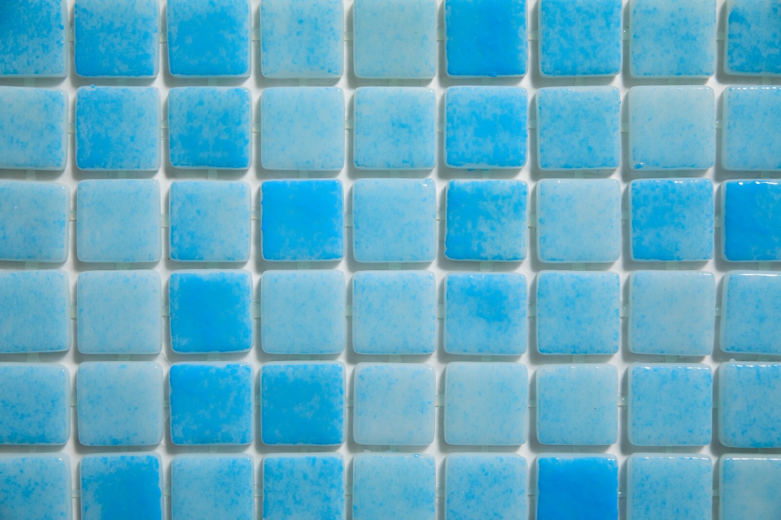 Pressed Glass Mosaic on Pool Net 32.5×51.5 – Caribbean Pool Glossy