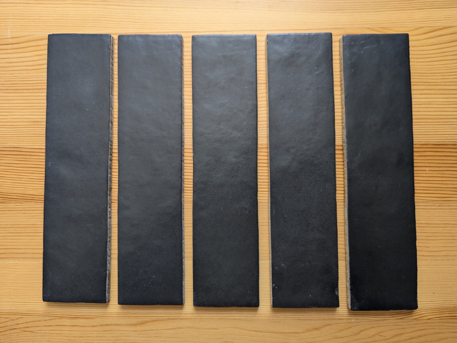 Bedrosians Makoto Kuroi Black 2.5×10 Tiles (5)