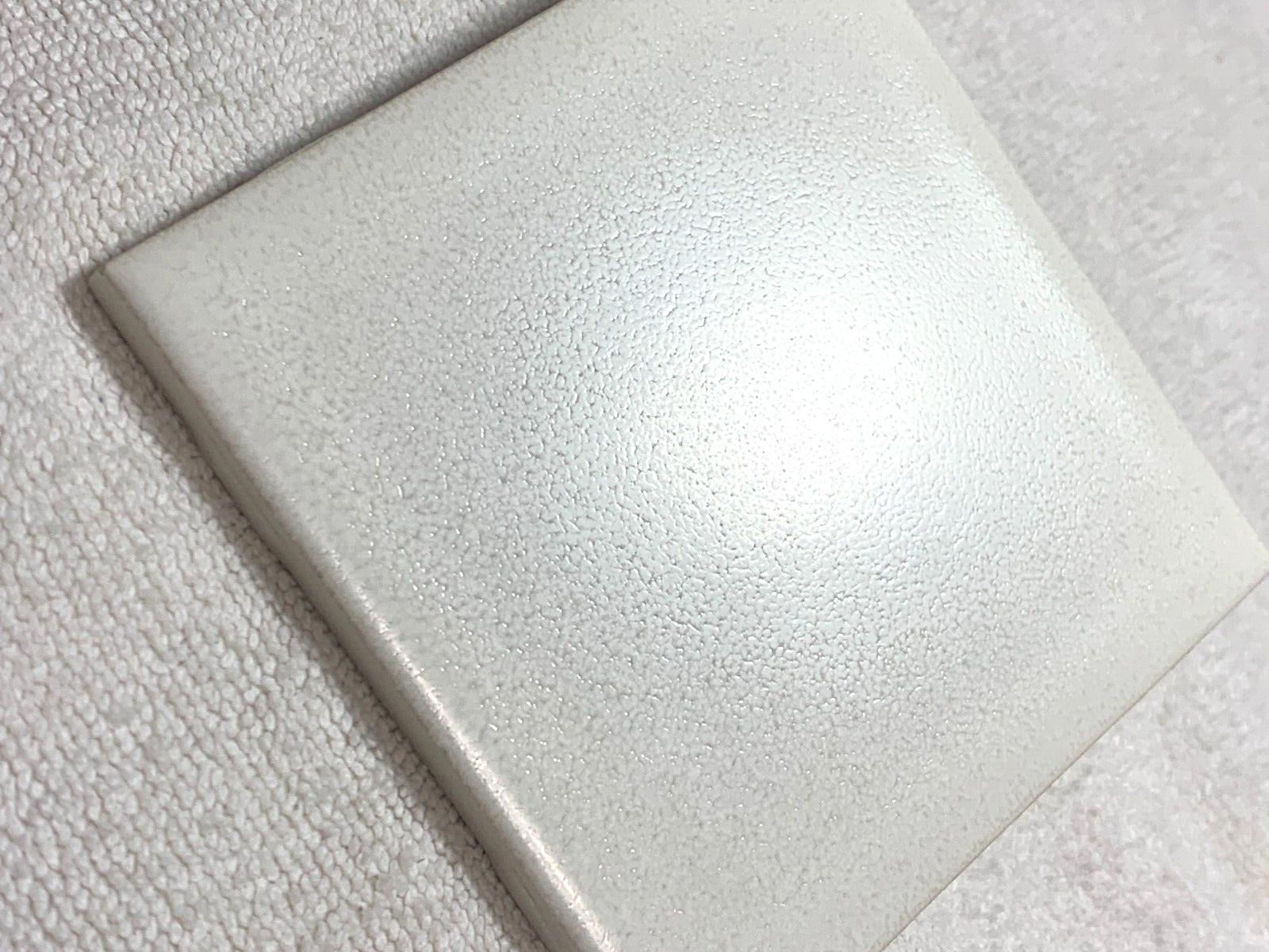 New Vintage Daltile 4 1/4″ X 4 1/4″ Crystaltex White D 1200