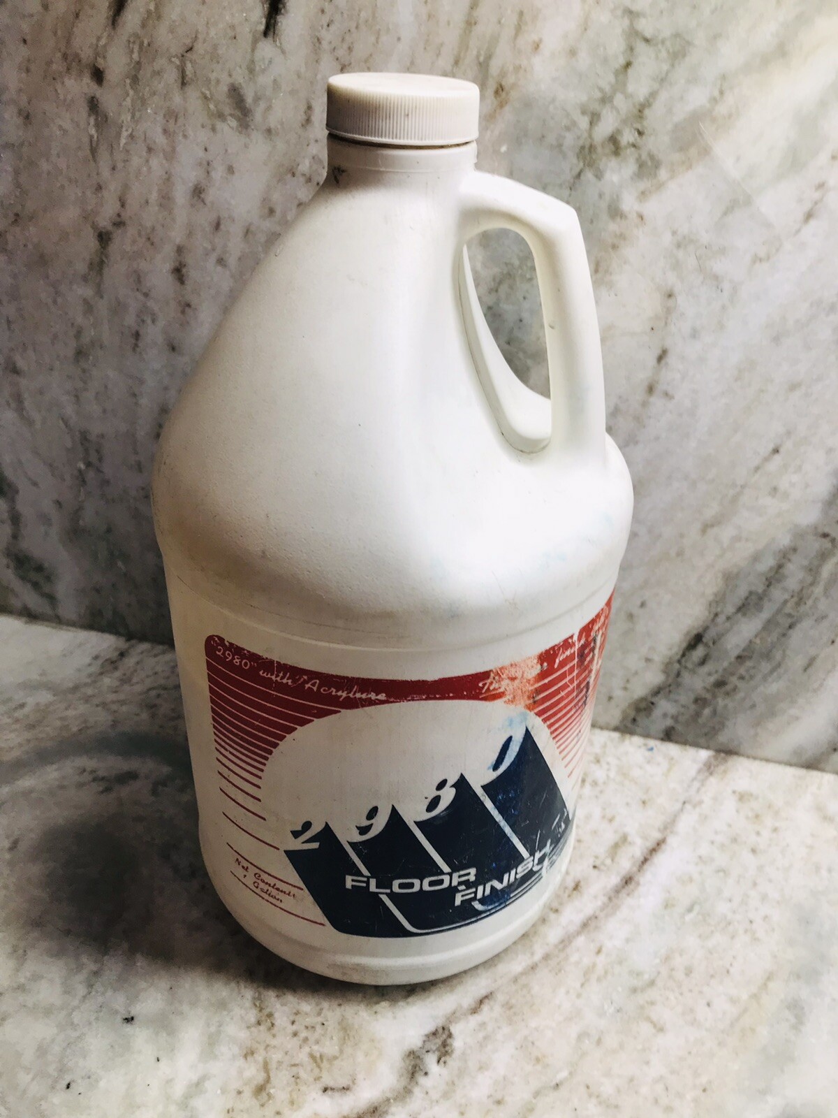Floor Finish 1 Gallon 3/4 Full. Acabado para Pisos 1 Gallon -3/4 Lleno.
