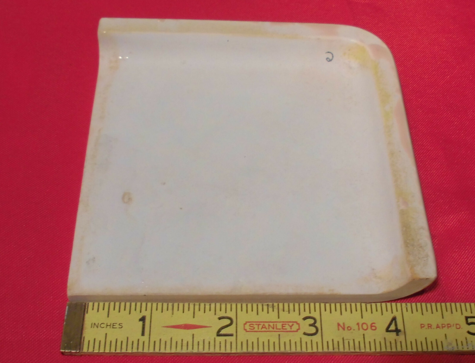 1 pc. Corner Bullnose; Suntan Glossy Ceramic Tile by Robertson 4-5/16″ Mudd Cap
