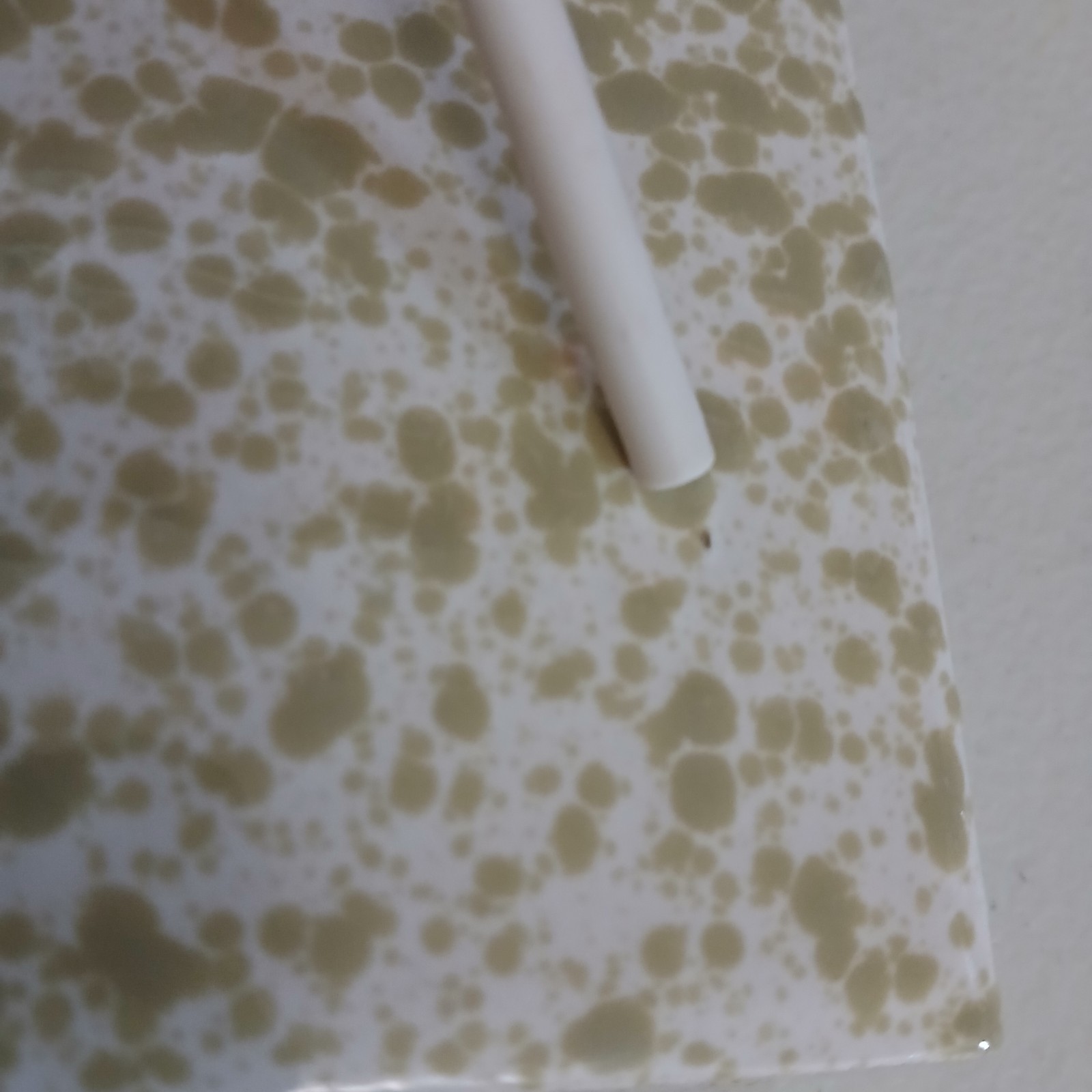 1 Wall Tile USA 4-1/4″ Ceramic Dimpled Mottled Green on White Salvaged MCM Vtg