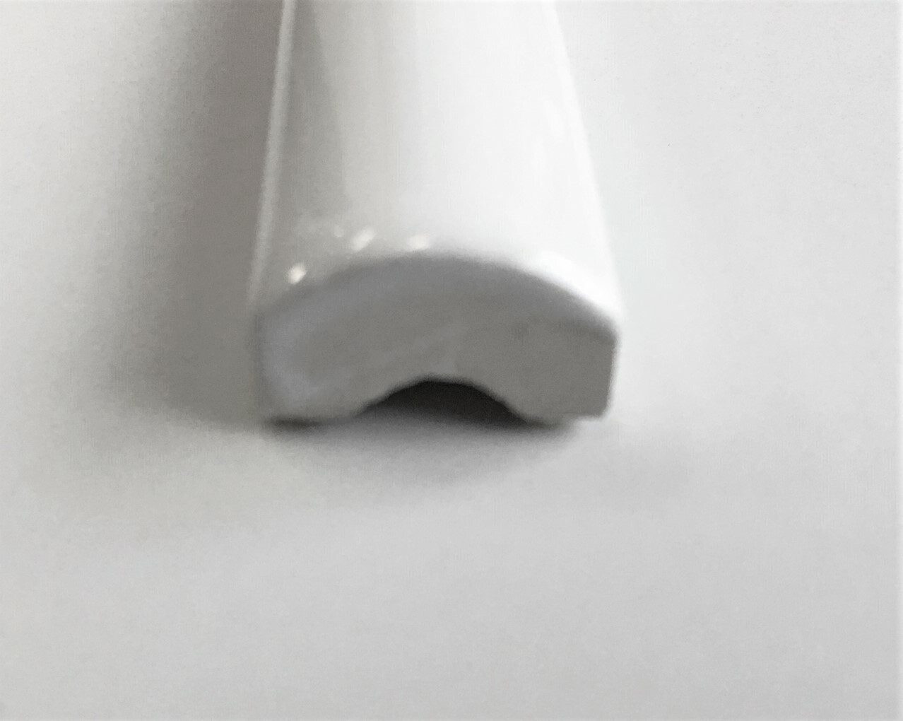 5 7/8″ X 5/8″ White Ceramic Glossy Pencil Molding Trim Piece (Sold per piece)