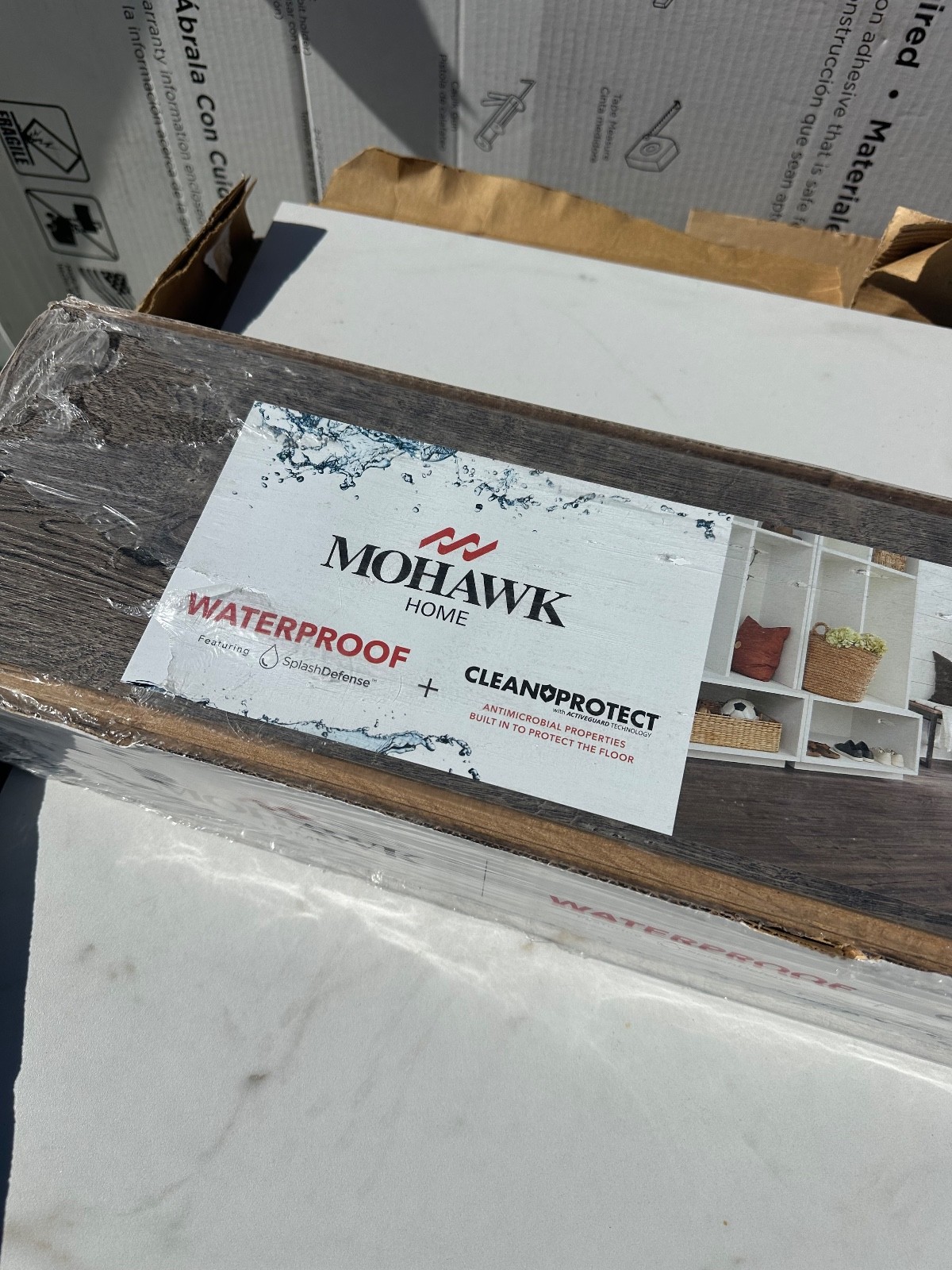 70 cs pallet Landfall Scraped Oak Mohawk Laminate Flooring, 18.14 Sf cs