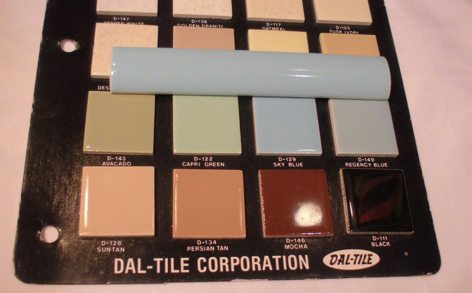 1 pc. *Sky Blue* Ceramic Outside Corner / Quarter Round Tile 1″ X 6″ NOS