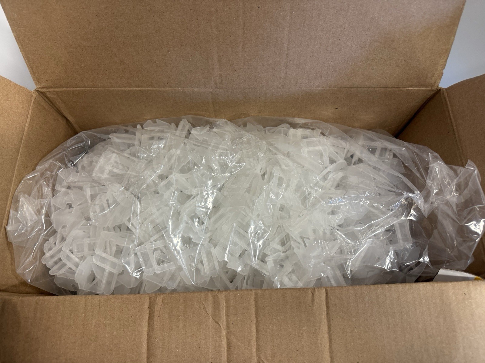 QEP XL Tile Leveling Clips 1/16″ Plastic White 1000 Pack