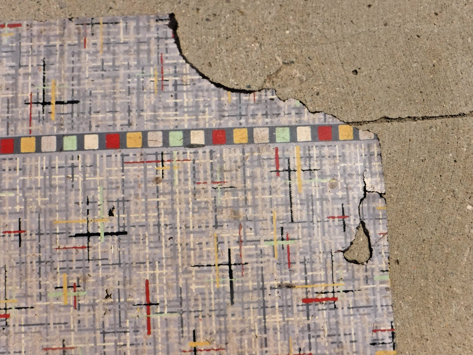VTG~LINOLEUM FLOORING~LARGE PIECE~75″X85″~1950-60~MOVIE SET~MCM~GRAY GRID A