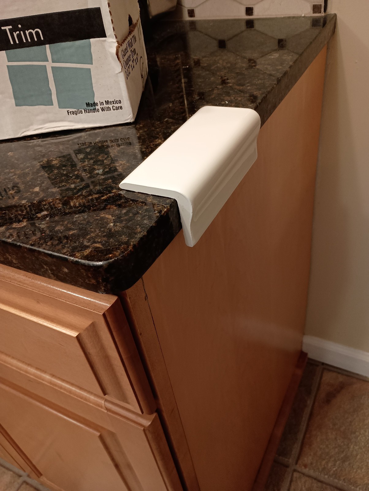 1 pc American Olean Vintage SL10 V cap Gloss white counter edge trim tile WA8262