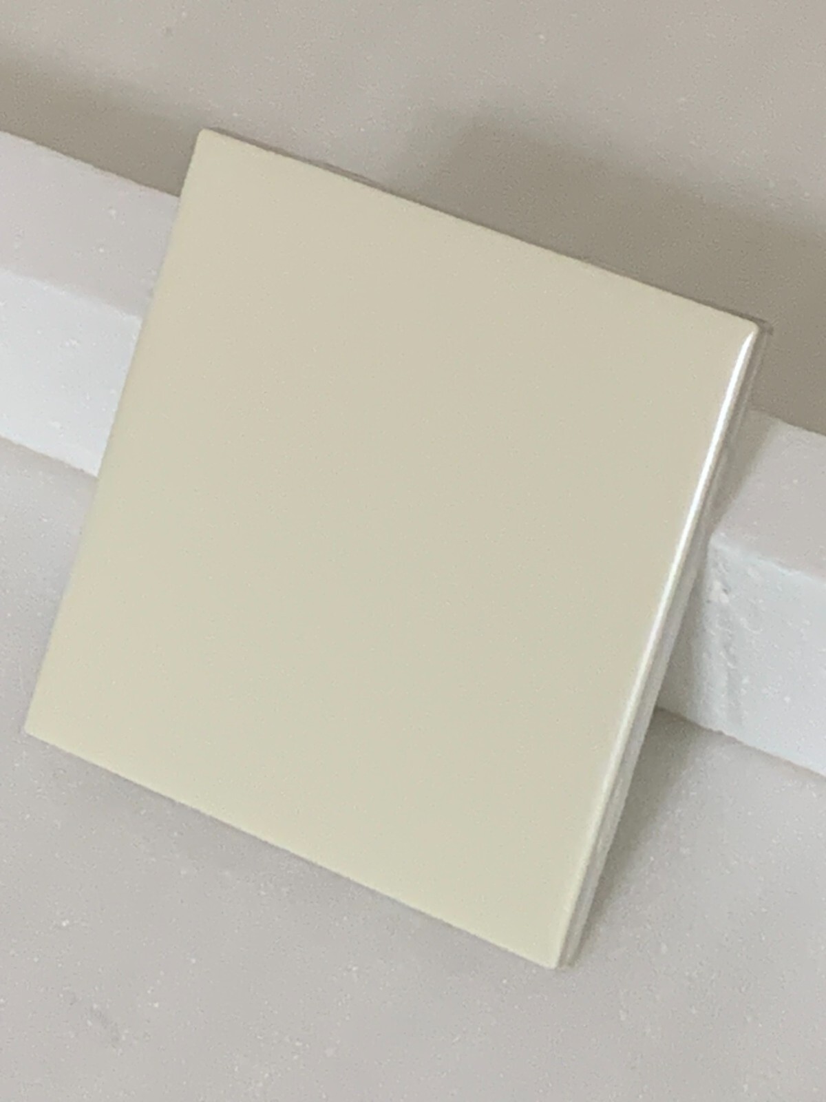 New Ceramic Daltile 4 1/4″ x 4 1/4″ Crisp Linen #0739 Matte