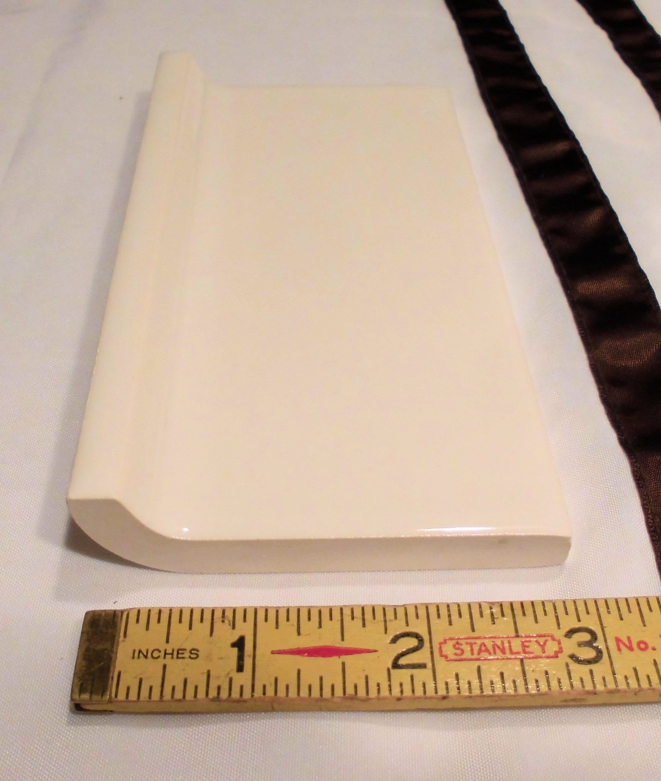 1 pc. *Vintage White* stack-on base/cove Ceramic Tile by Robertson Co. 3″ X 6″