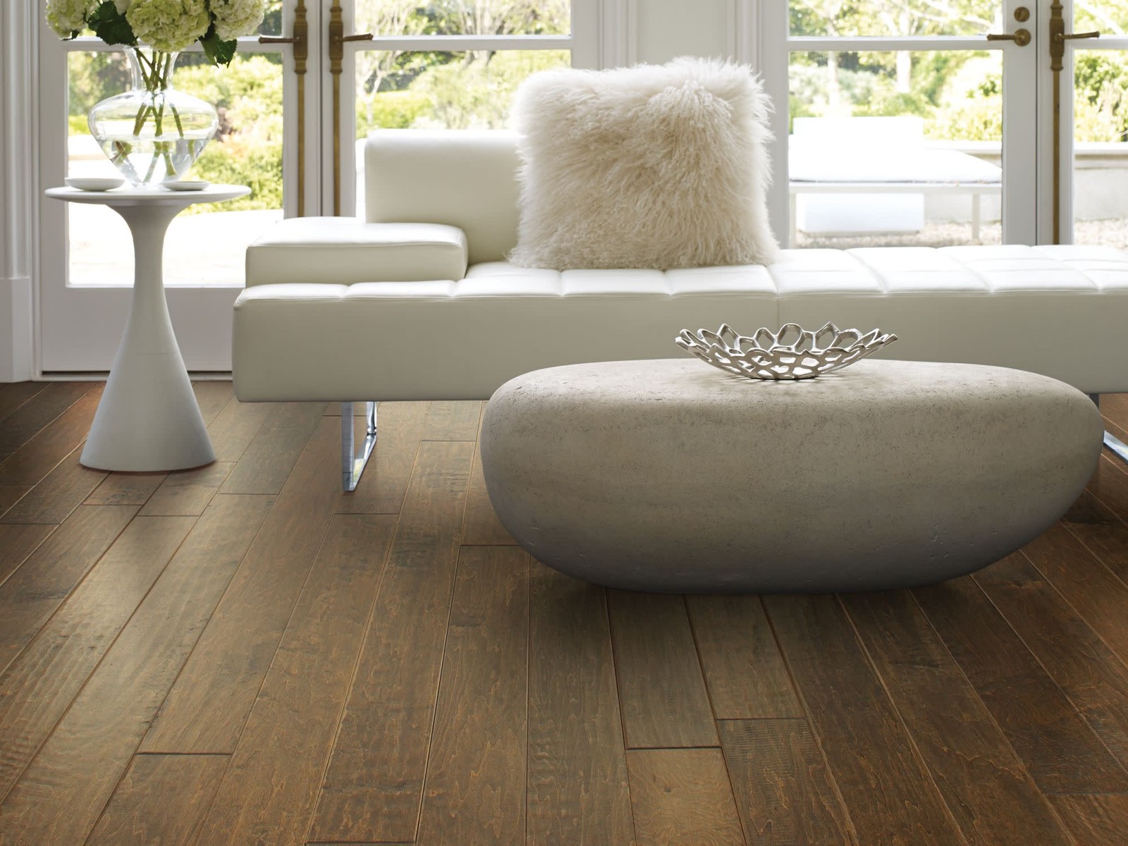 Shaw SW547 Yukon Maple 5″W Heavy Scraped Engineered Hardwood – Gold