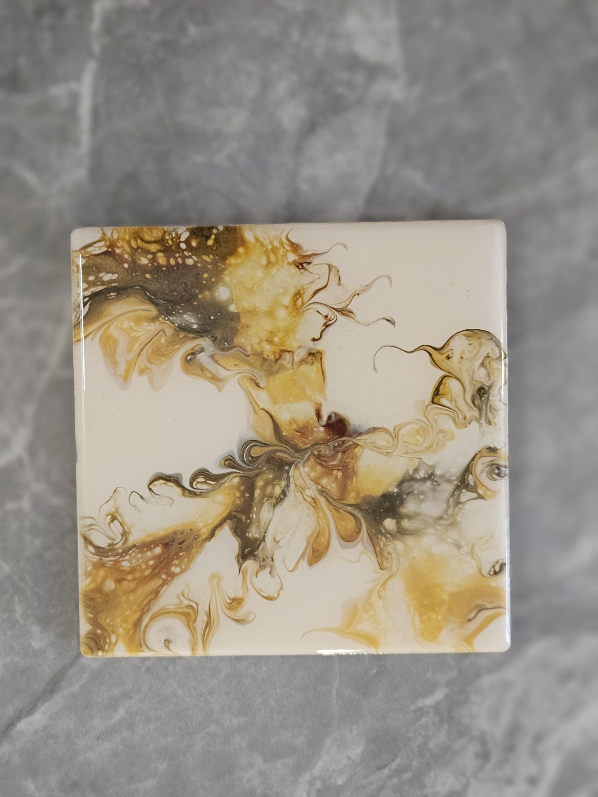 Lg 24×36 Beautiful epoxy resin coated floral dutch pour/w matching coasters.