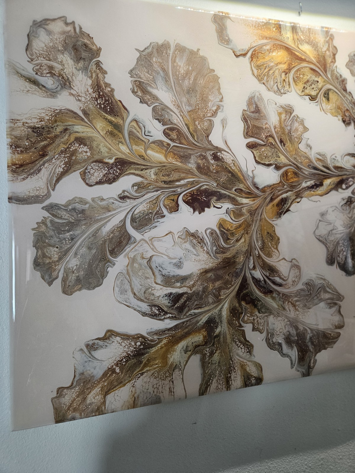 Lg 24×36 Beautiful epoxy resin coated floral dutch pour/w matching coasters.