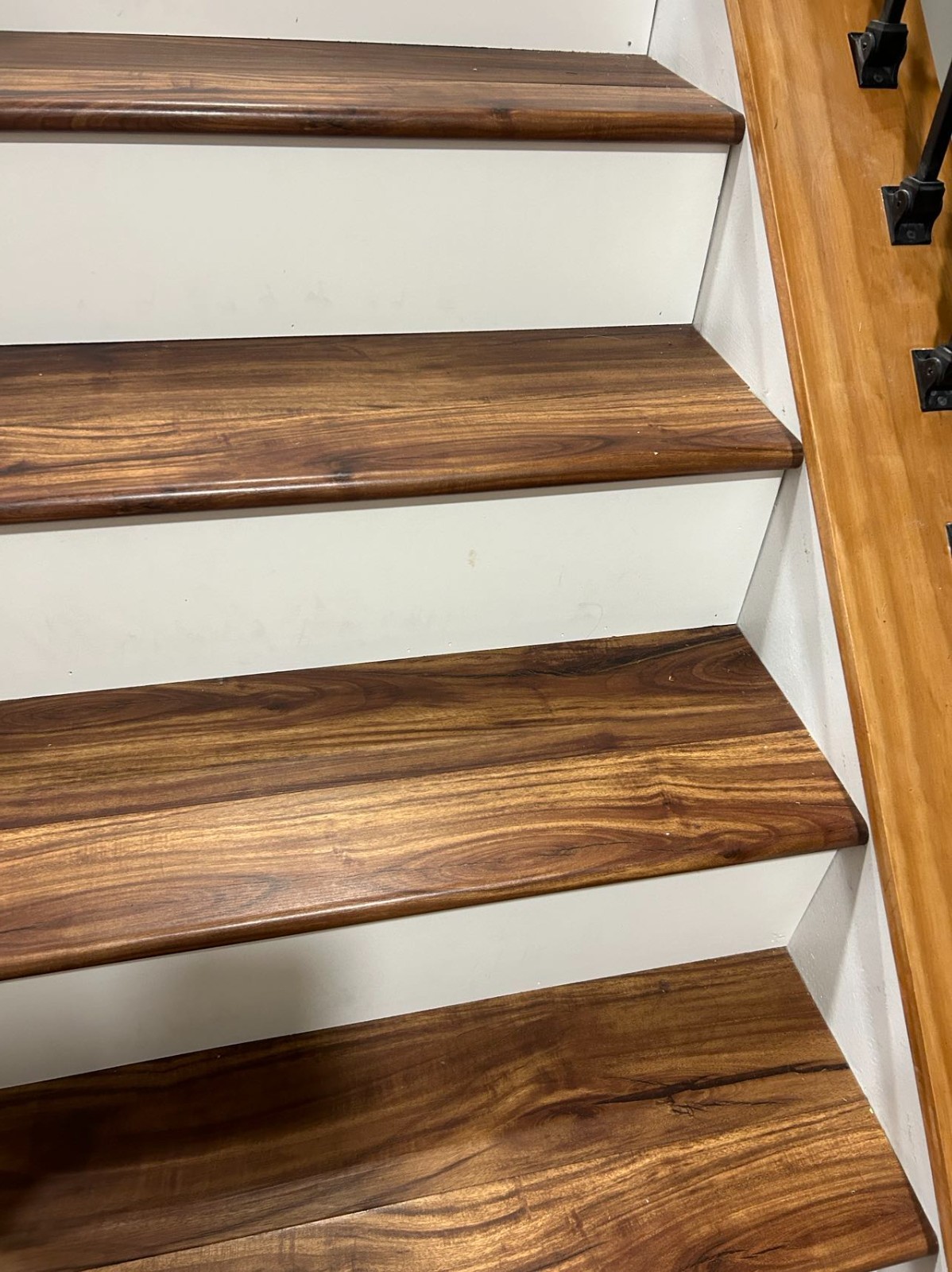 PRODURA Gunstock Waterproof 22mil Click Luxury Vinyl Plank 48″x7-3/8″x6mm