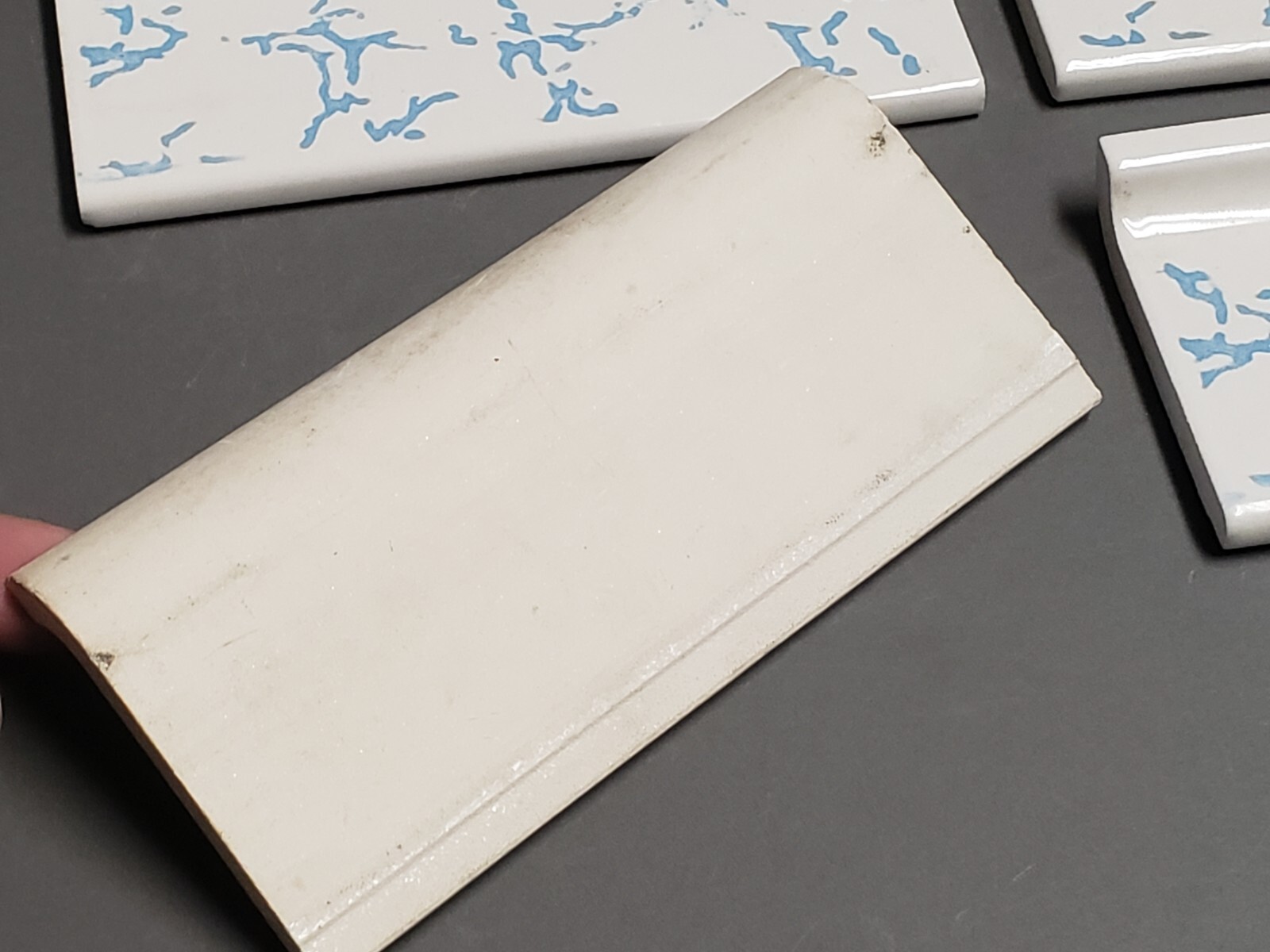 Vtg 4 Ceramic Tiles – Gloss White w/Blue Veins Cove Edge Wide 6 1/8″ x 4″ NEW