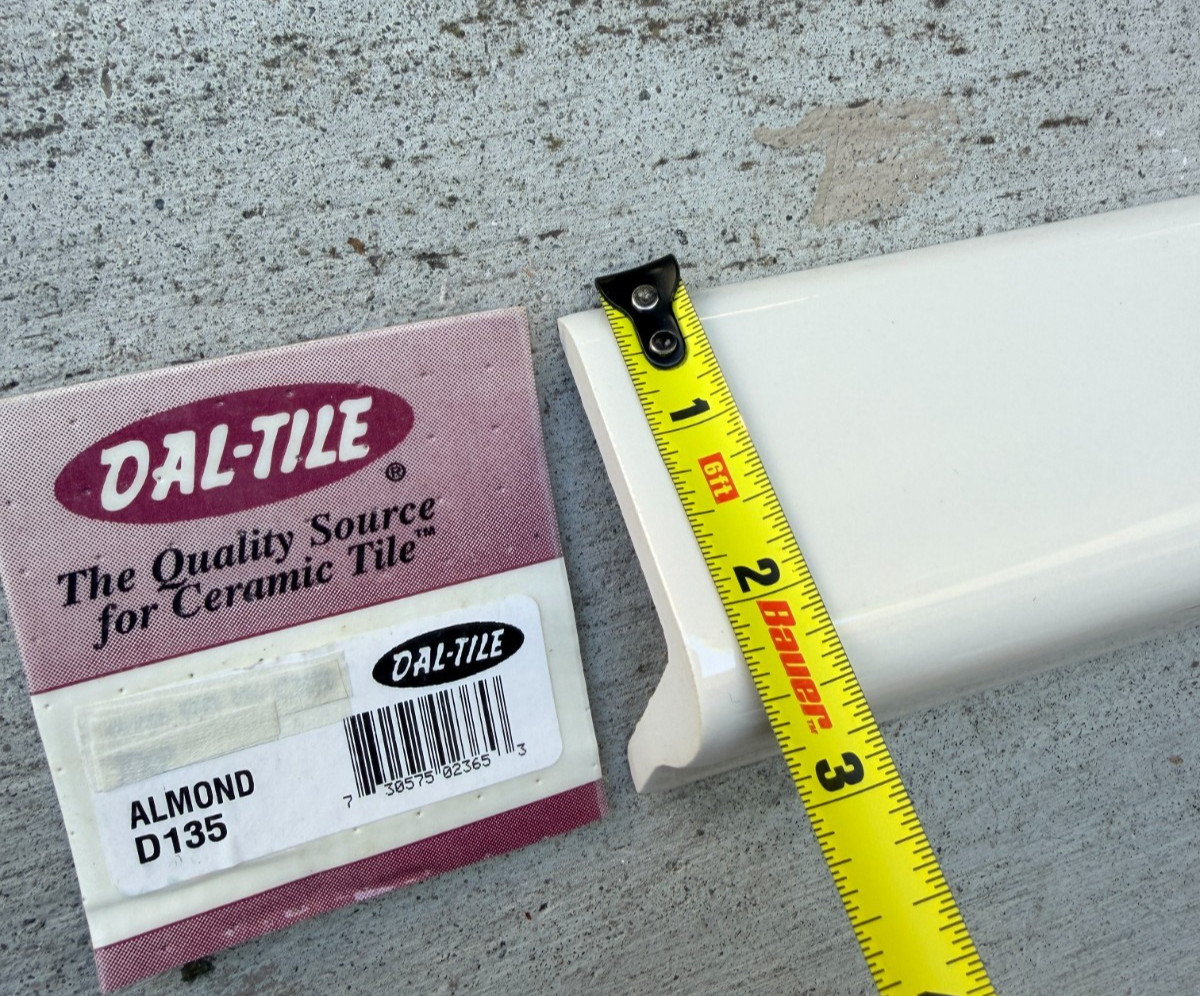 1 pc – Daltile D135 Almond V CAP trim Counter top Edging tile