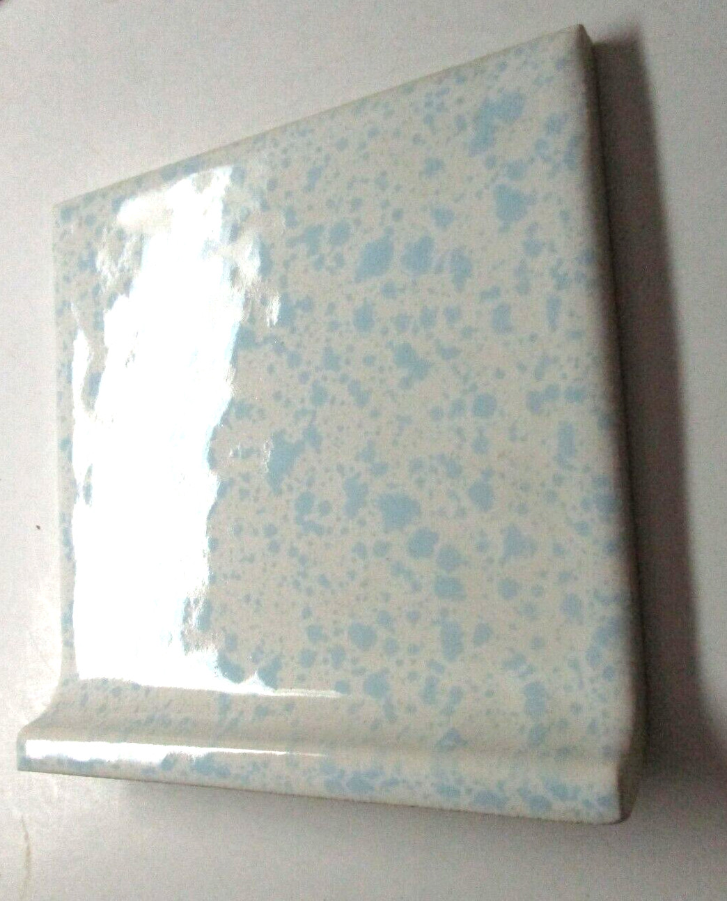 1 Cove Base Wall Tile Florida USA FT 4-3/8″ Ceramic Sky Blue Flakes on Off White