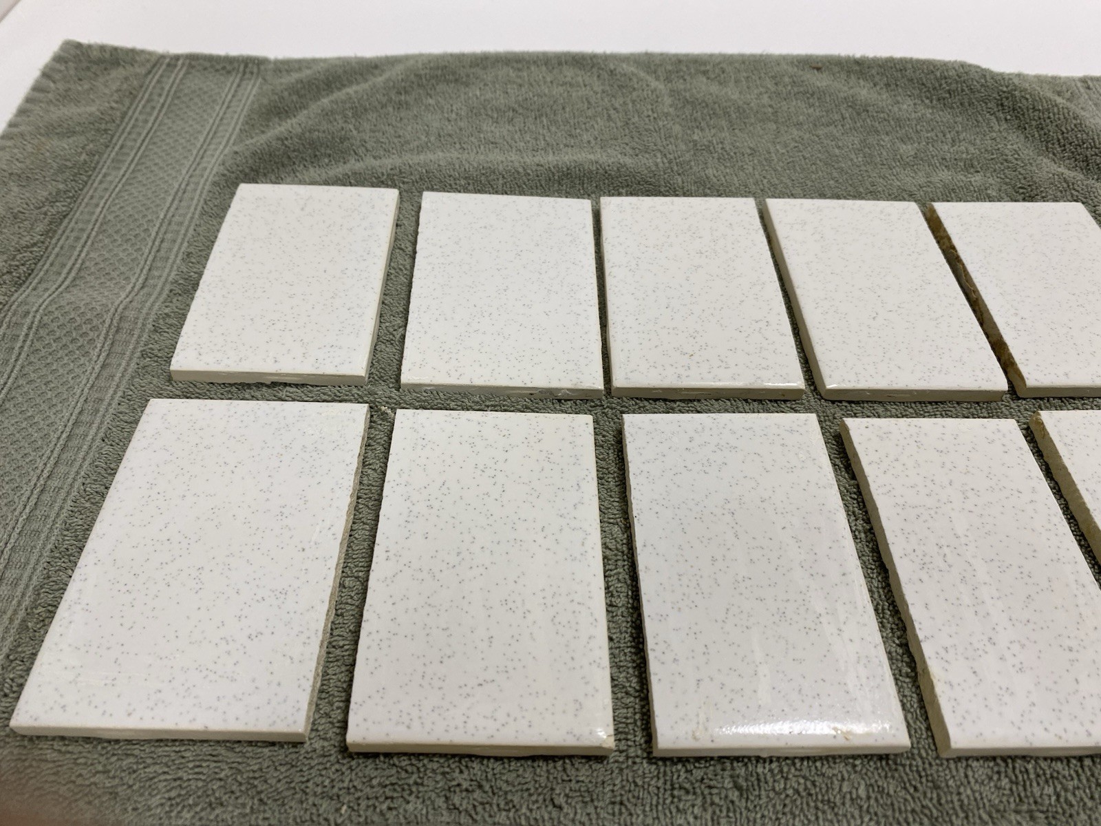 Lot of 10 – Vintage (1950-60s) White Speckled Ceramic Tile – 1/2 cut (2.5×4.25)