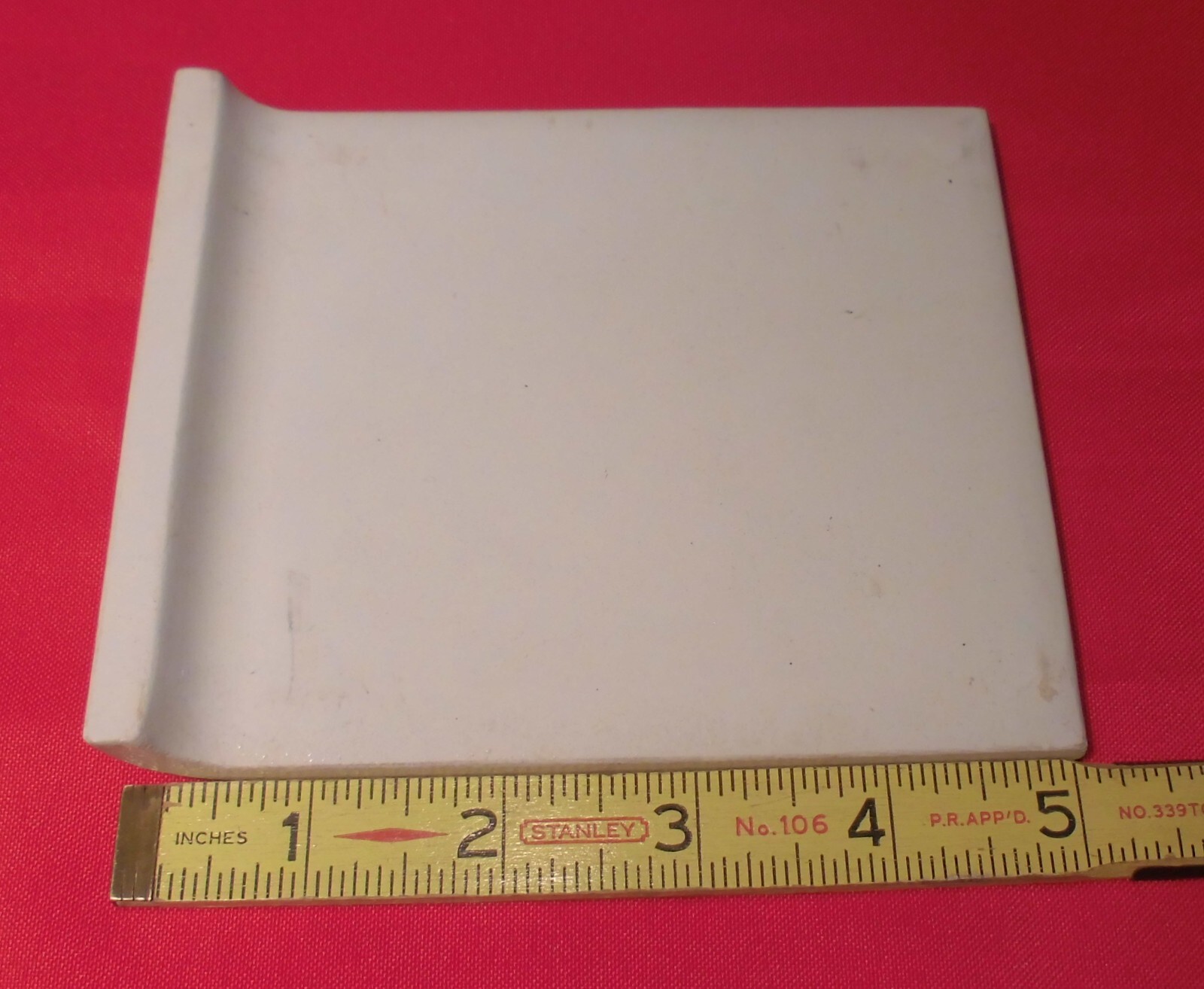 1 pc. Radius Long Bullnose: Oatmeal Glossy Ceramic Tile by Robertson 4-5/16″