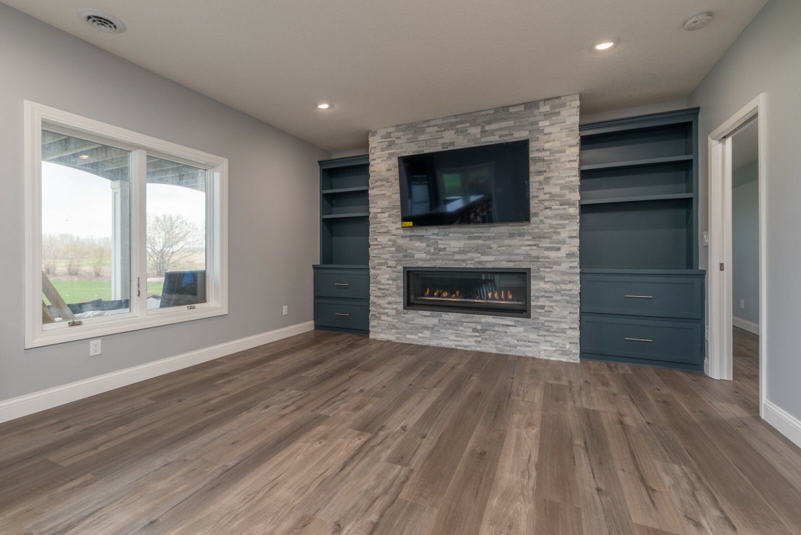 Ashford Luxury Vinyl SPC Plank With 1mm IXPE Rubber Pad Sample