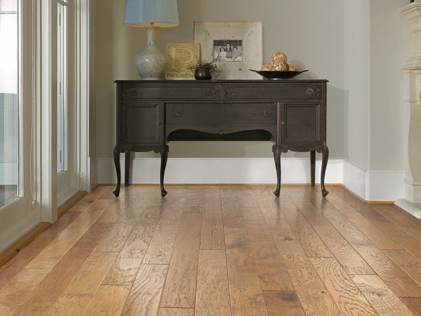 Shaw SW219 Pebble Hill 5″W Handscraped Engineered Hickory – Off White