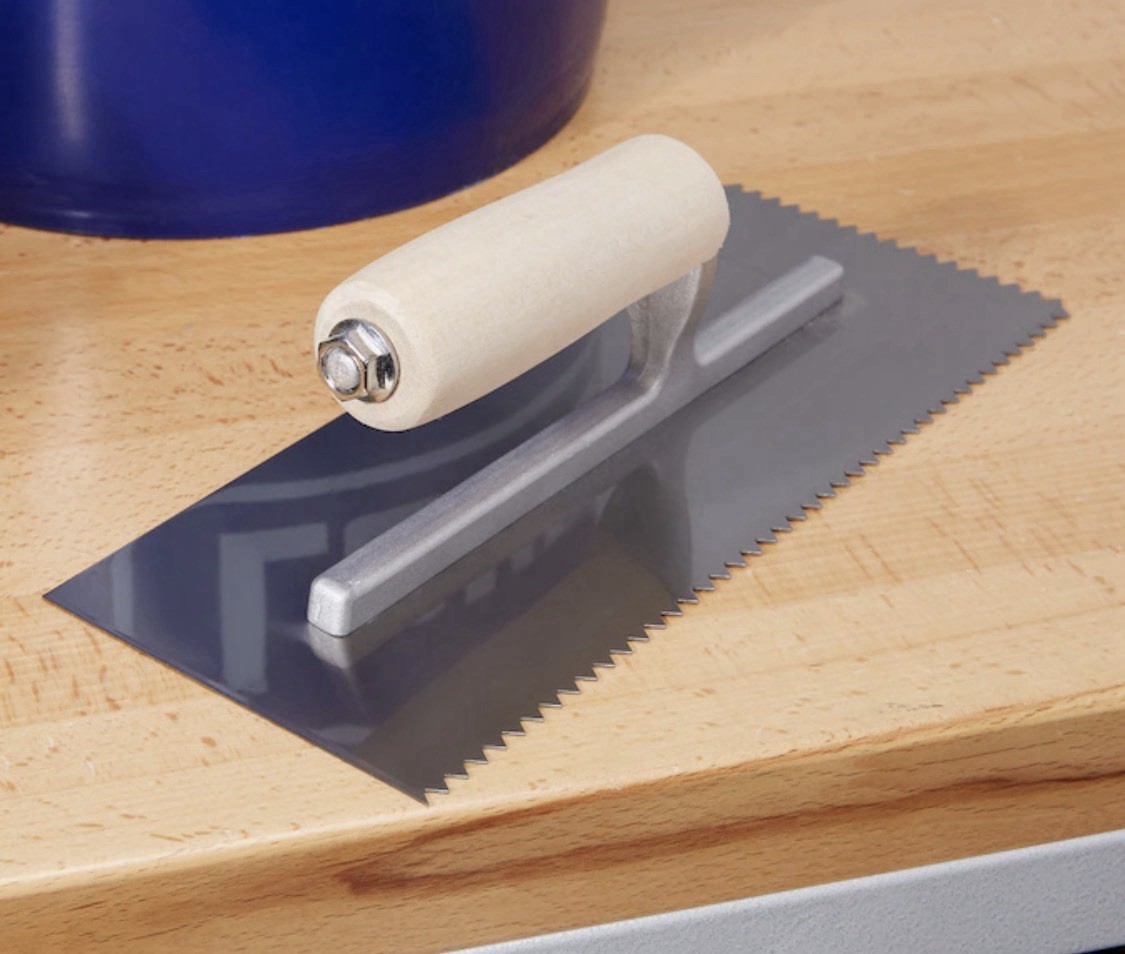 Lot 3 – Wood Flooring Adhesive 1/4 in. x 3/16 in. V-Notch Trowel New