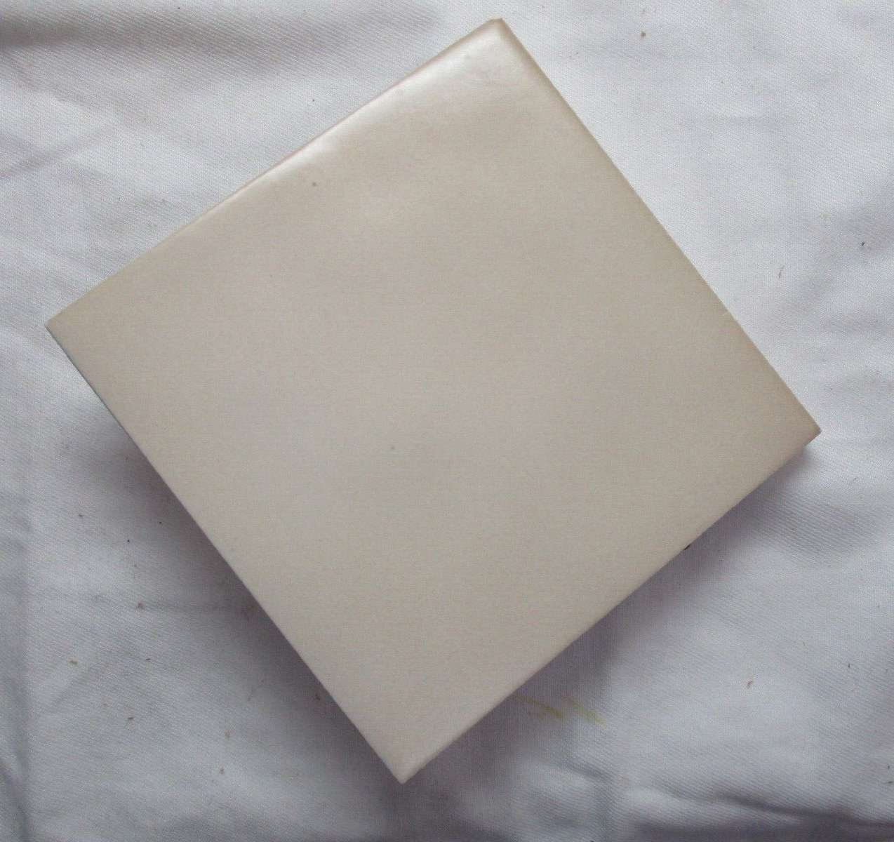1 Tile US Ceramic USA 4-1/4″ Sq 724764314004 Dimpled Satin Sandstone Dunes Beige