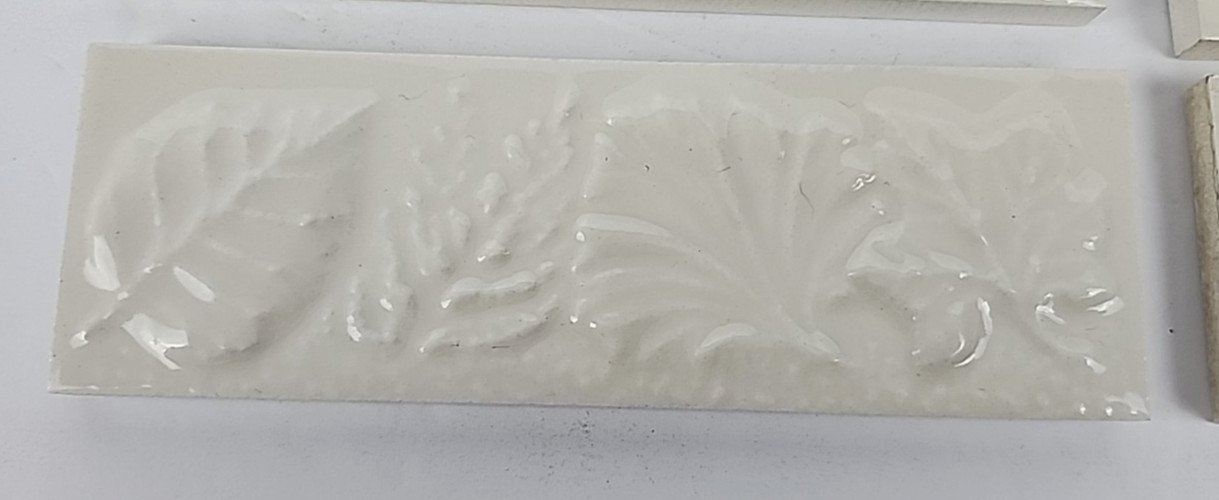 Westminster Ceramic Tile “Leaf Liner” 2X6 SL11 Bisquit 09978 Box of 8 Tiles