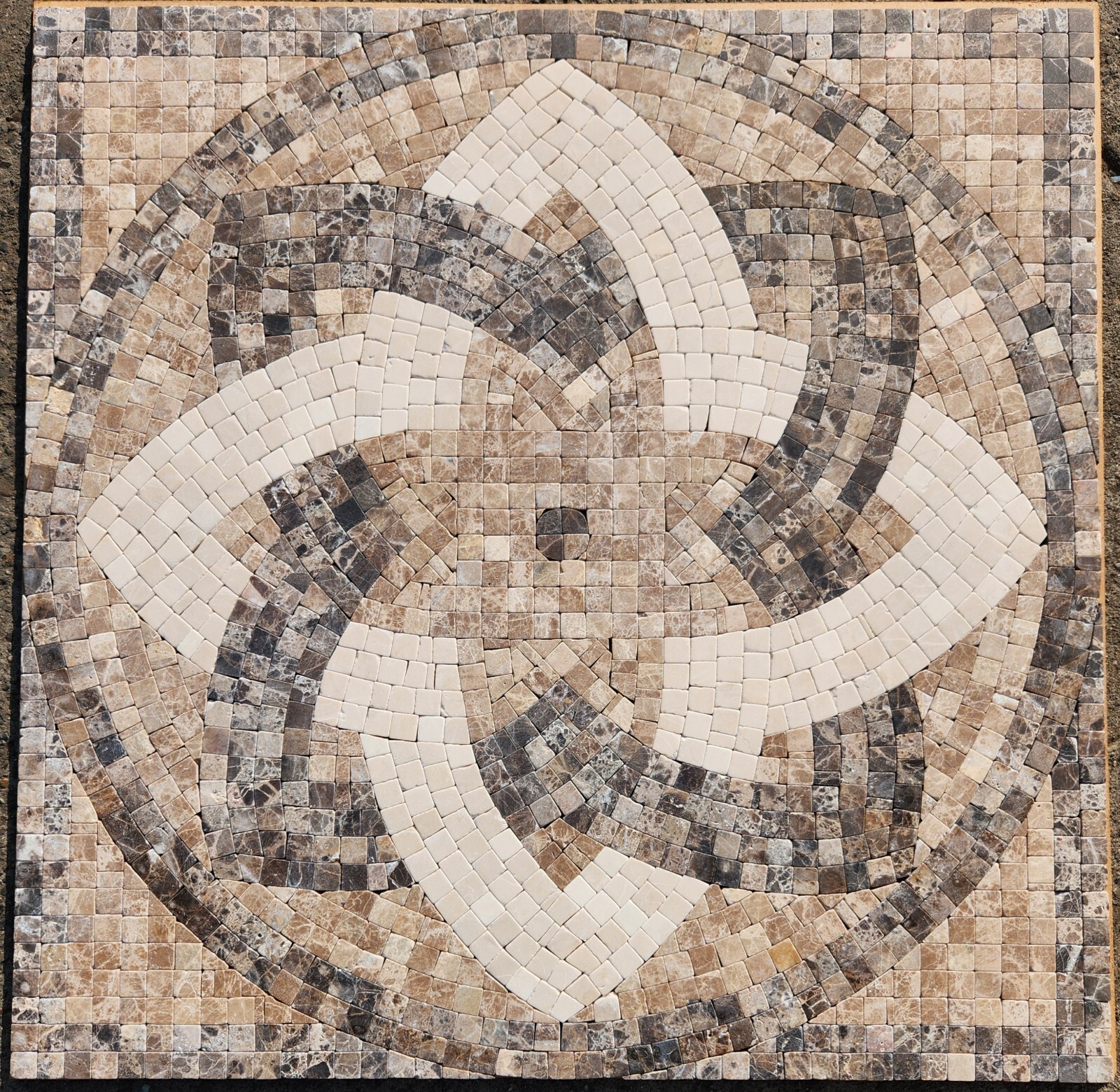 Travertine Mosaic Medallion 24×24 Inch Mesh Mounted For Floor Or Wall