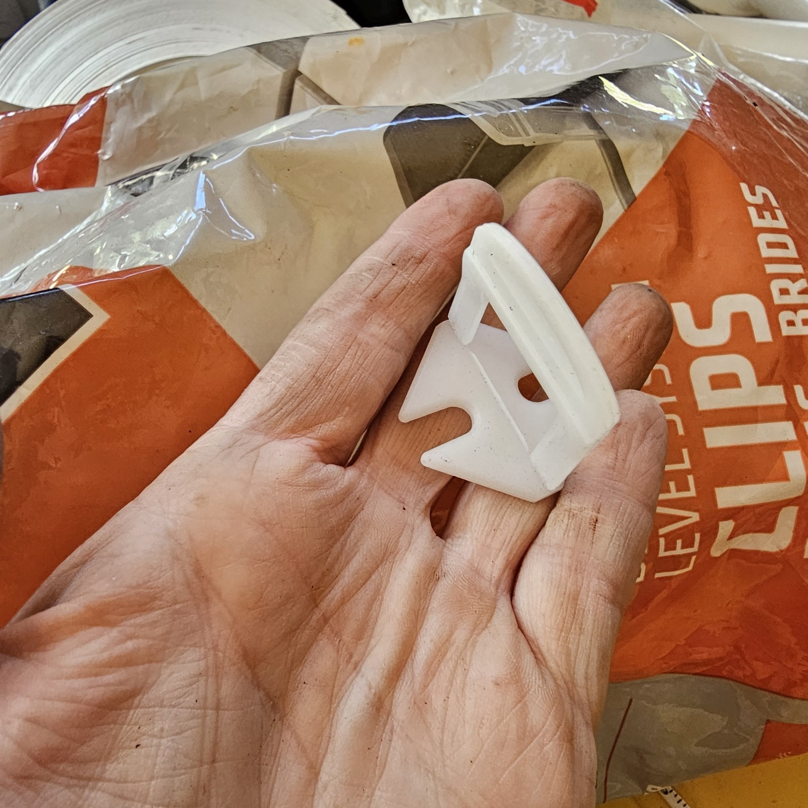 Rubi Tools Delta Tile Leveling System Clips 1/16″ (1.5MM) 3/4 Bag