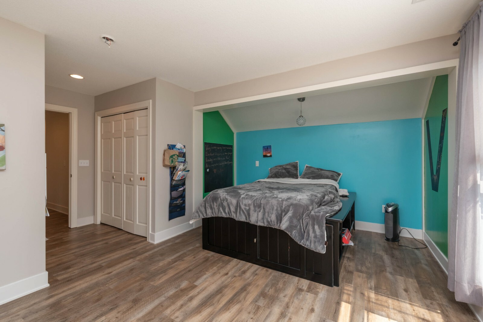 8mm Zion Luxury Vinyl WPC Plank With IXPE Rubber Pad Sample