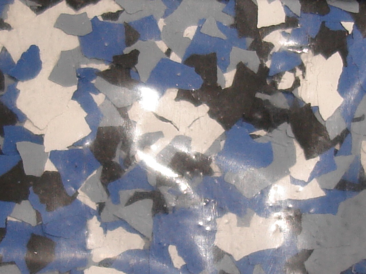 FLAKE Blue/Gray Blend “BLUE STONE” FB020 Color Flakes – 1/4″ Chips- 40 lbs. Box