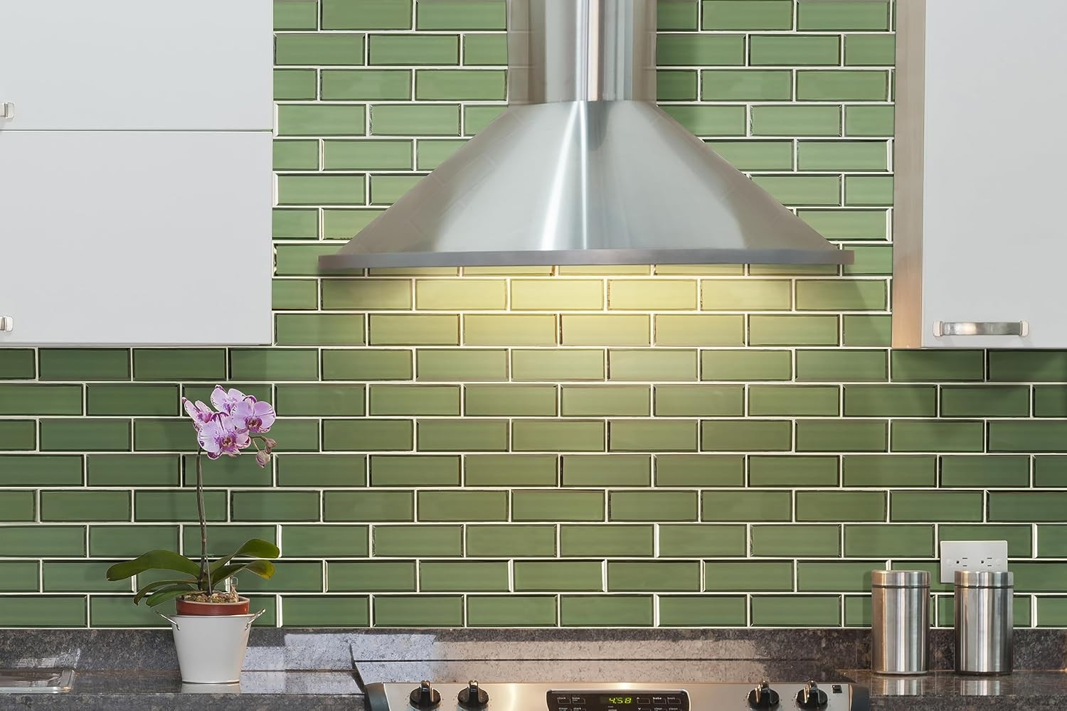 Beveled Glass Mesh-Mounted Tile 11.73″ x 11.73″ for Stunning Flooring