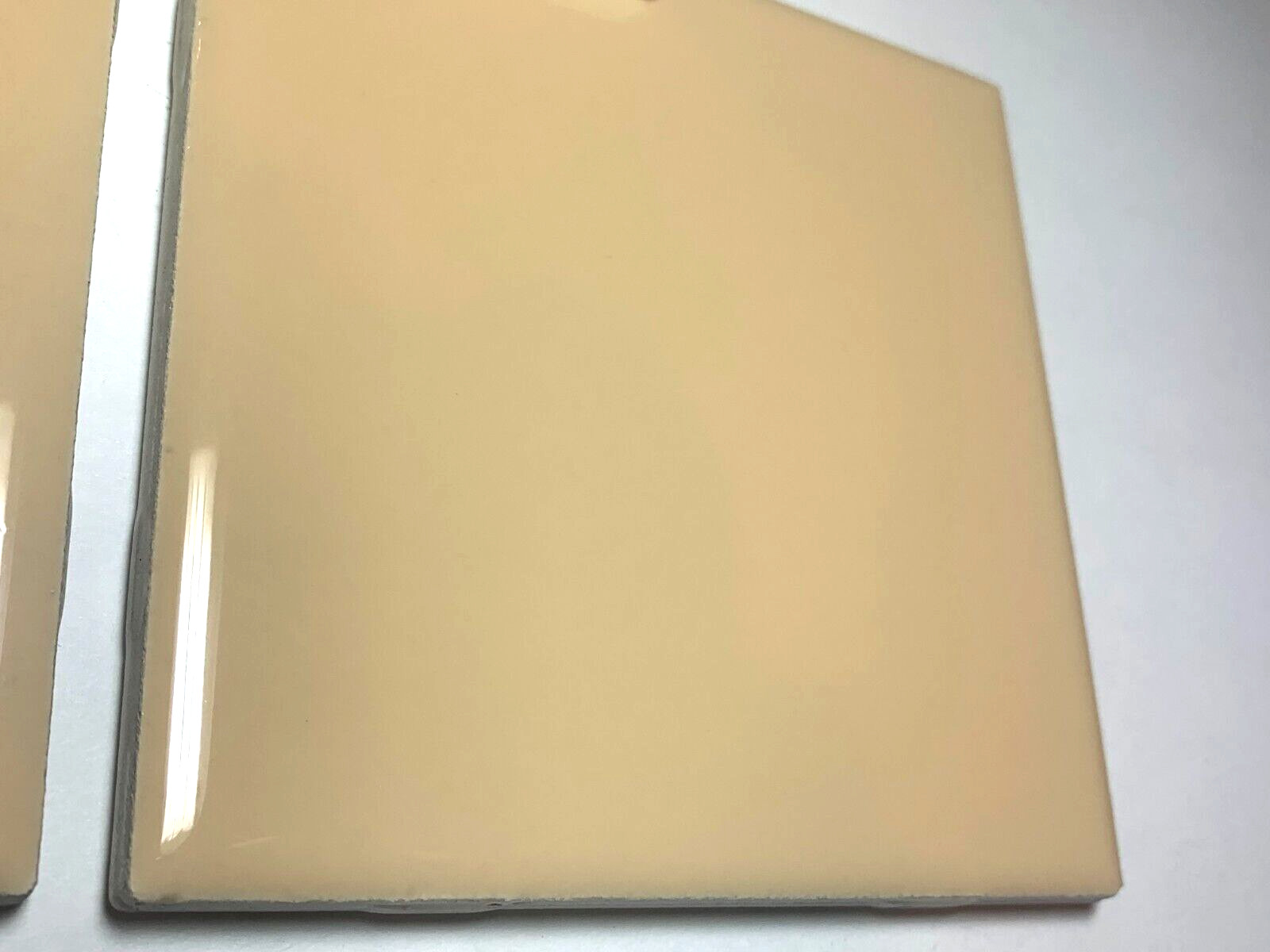 New AO AMERICAN OLEAN 4 1/4″ X 4 1/4″ BRIGHT MAIZE #0024 GLOSS * 12 * pcs