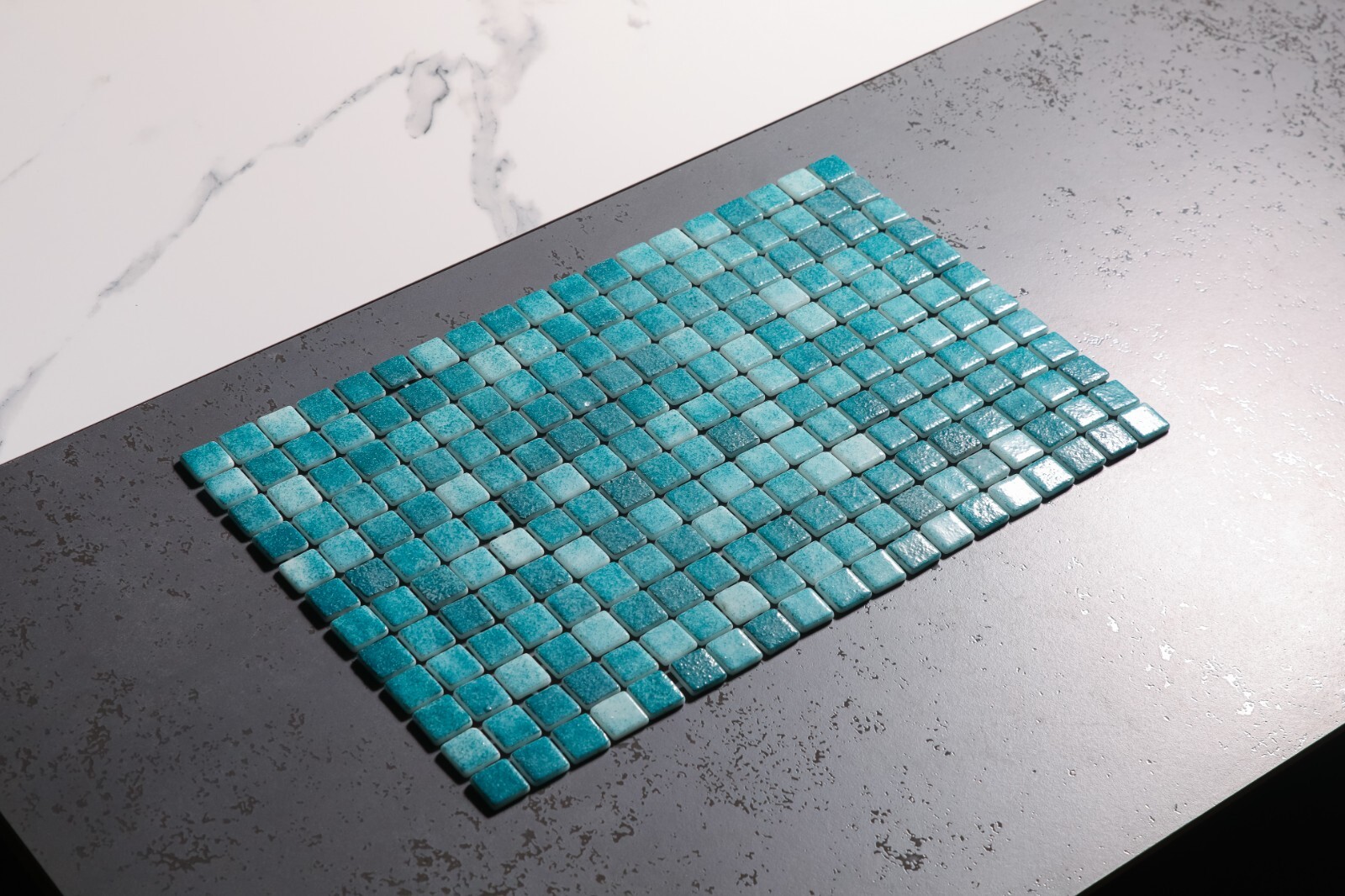Pressed Glass Mosaic on Pool Net 32.5×51.5 – Bahamas Pool Matt