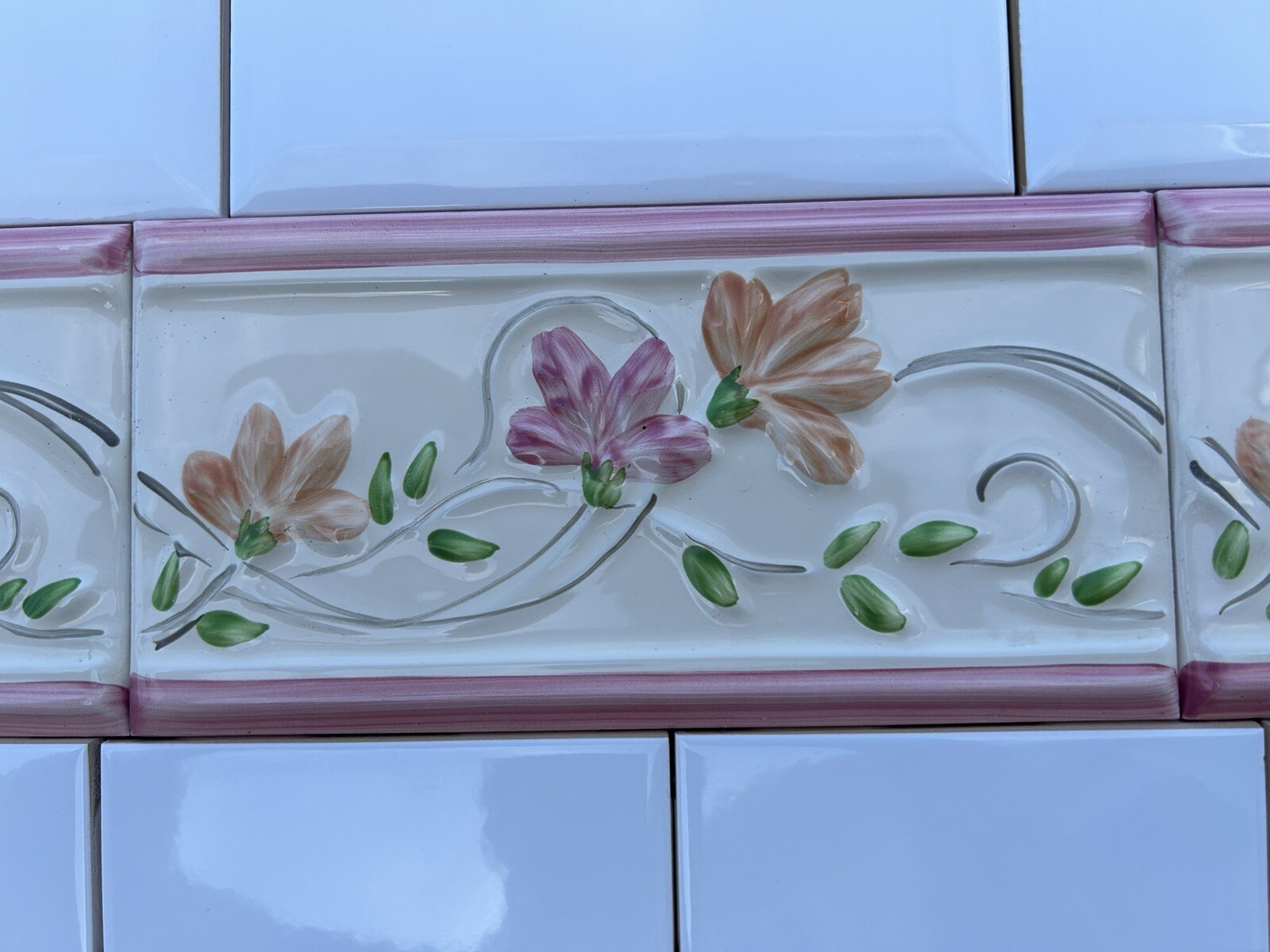 Pink scrolling flowers Wall Tile Border imported from Spain 7 3/4in X 3 7/8in