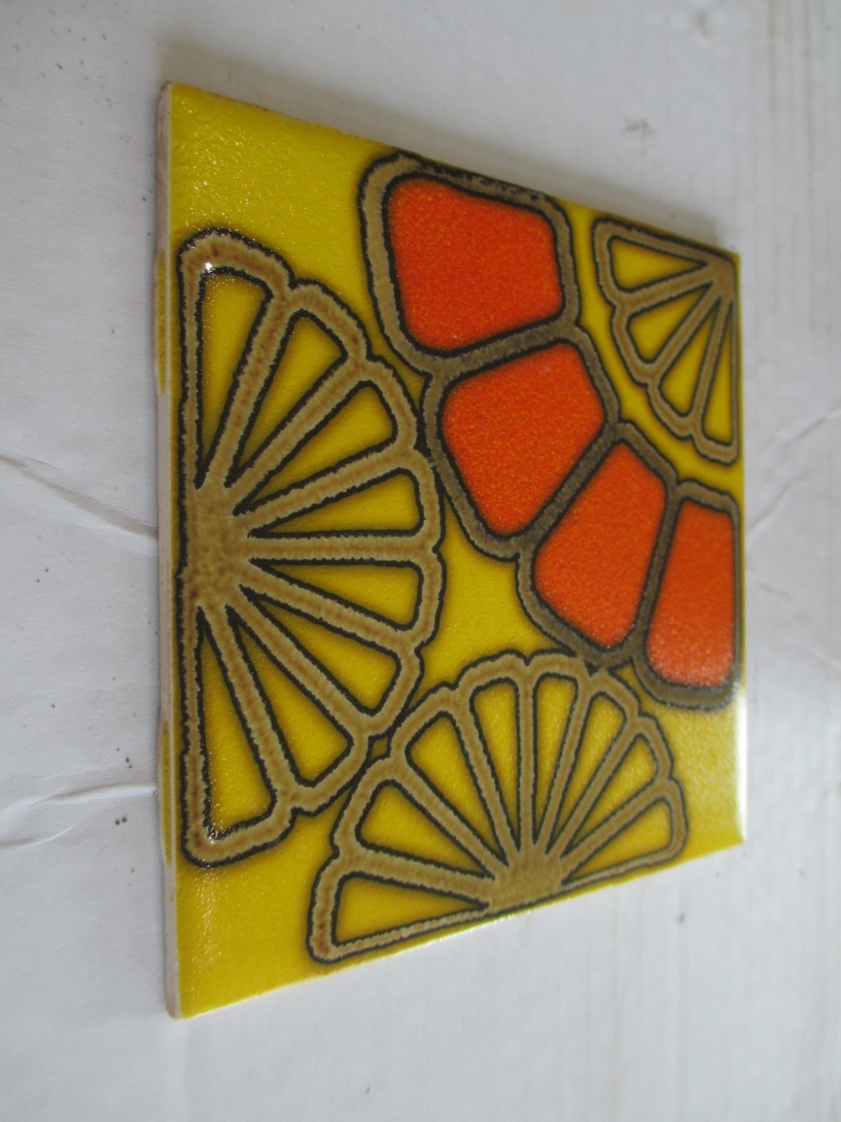 Lot of 25 – H & R Johnson “Carberra” Cristal Border Tiles 4 1/4″ C37